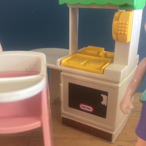Little Tikes Dollhouse Kitchen desk chair and dolls - Picture 3 of 7